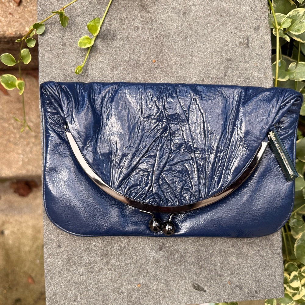Gorgeous patent HOBO Navy Leather clutch with kisslock Detail